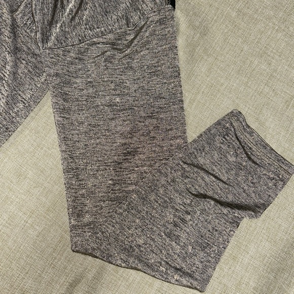 Calvin Klein VGUC long sleeved top silver like colour with gold splatter look - Picture 12 of 15